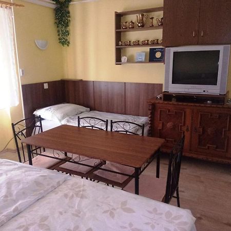 Szivarvany Apartman Jula Exterior foto