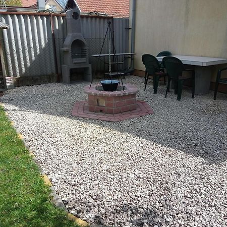 Szivarvany Apartman Jula Exterior foto