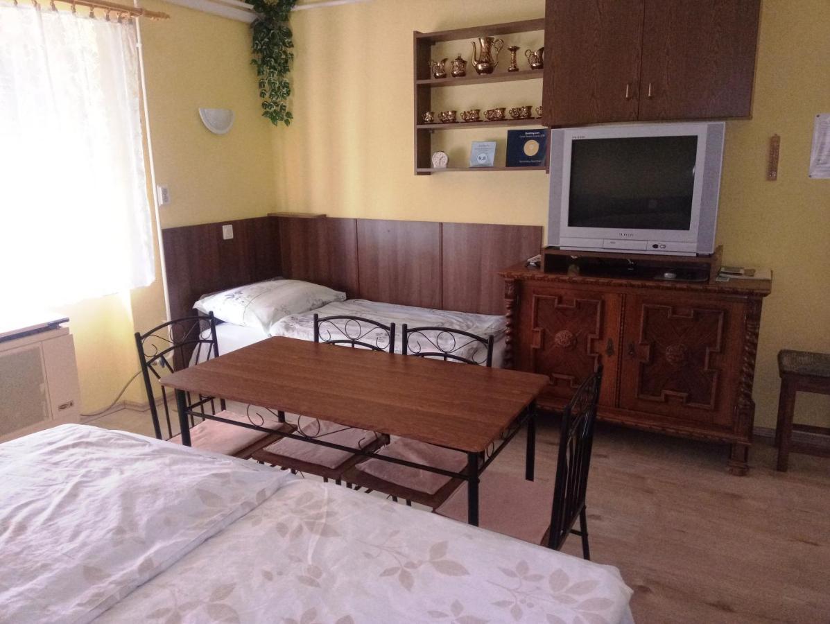 Szivarvany Apartman Jula Exterior foto
