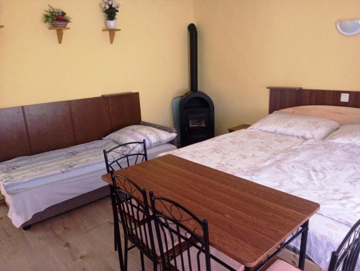 Szivarvany Apartman Jula Exterior foto