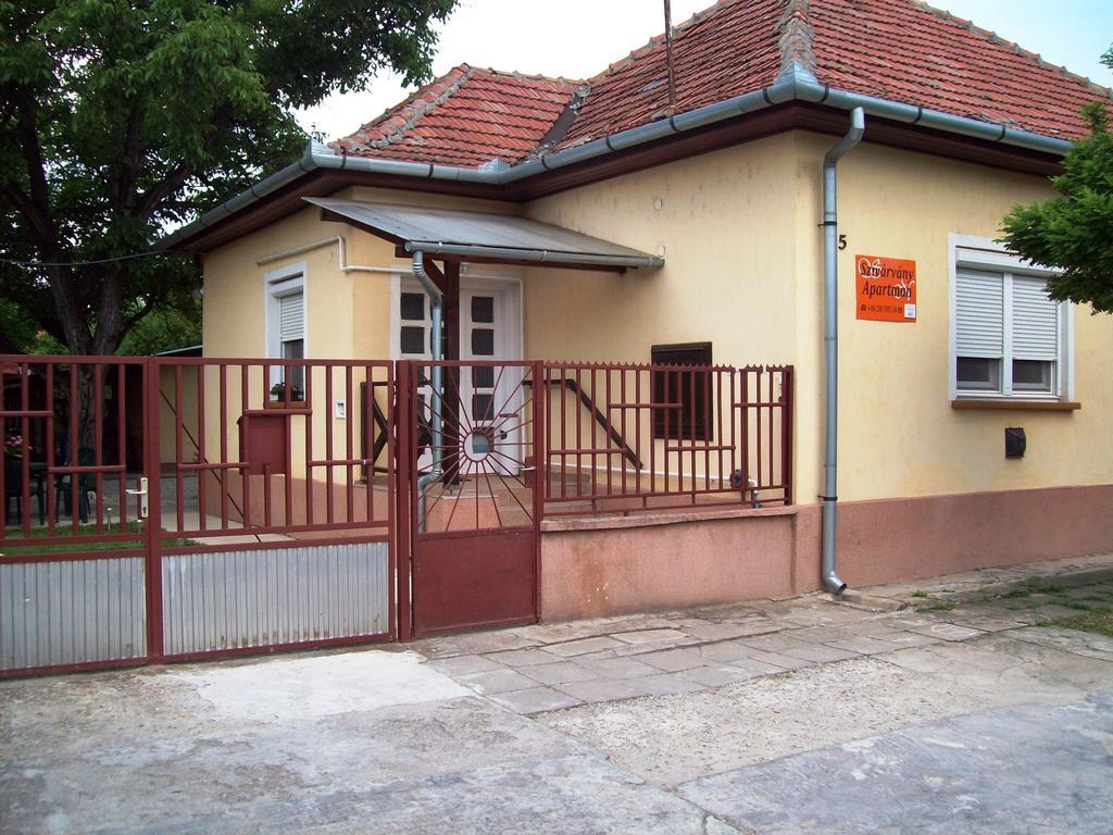 Szivarvany Apartman Jula Cameră foto