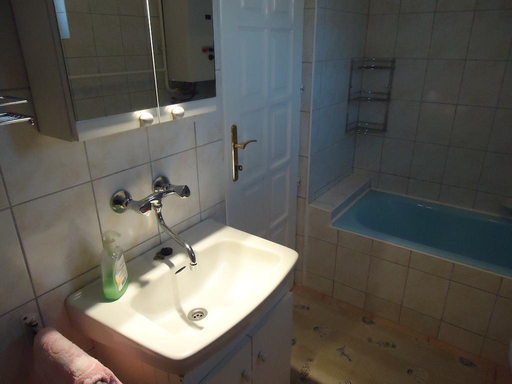 Szivarvany Apartman Jula Cameră foto