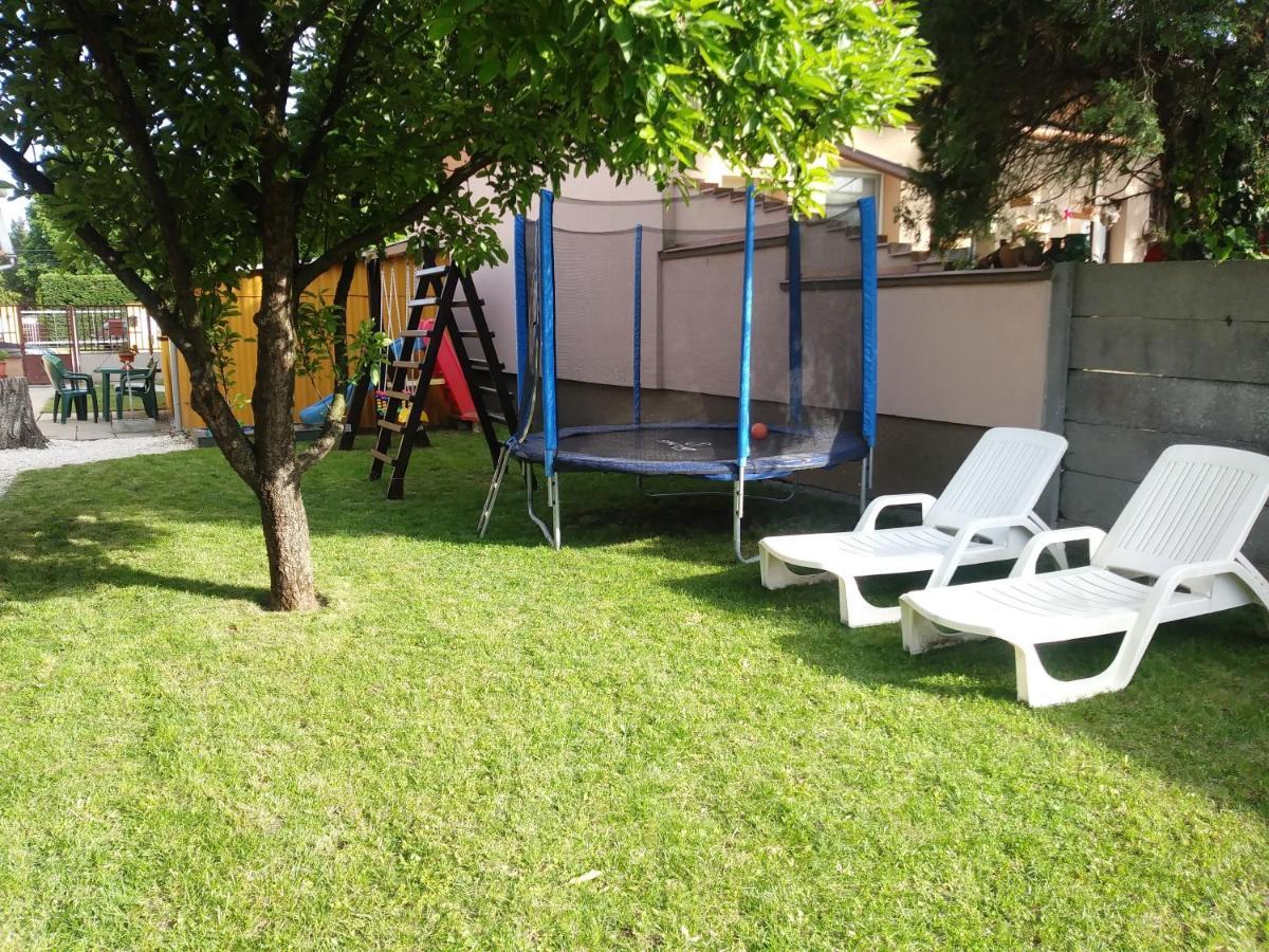 Szivarvany Apartman Jula Exterior foto