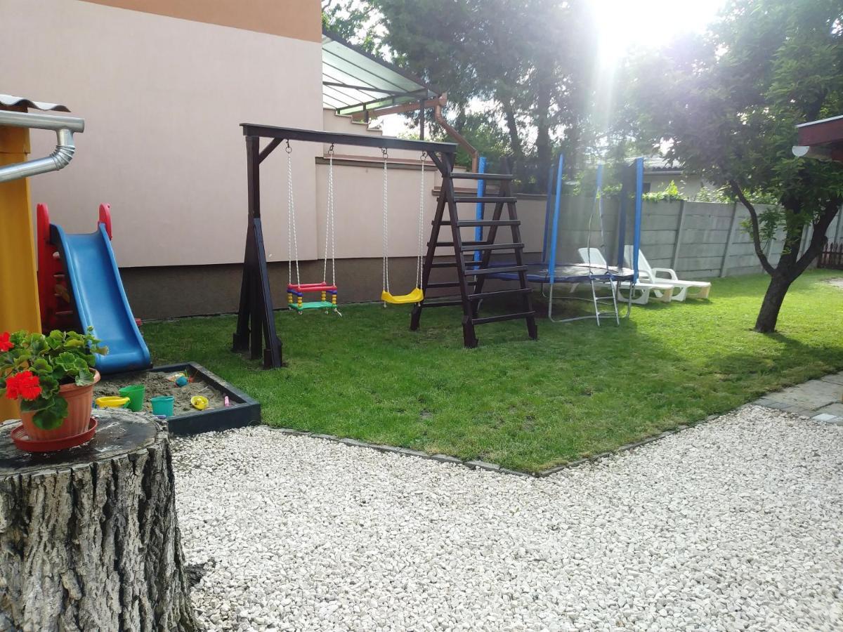 Szivarvany Apartman Jula Exterior foto